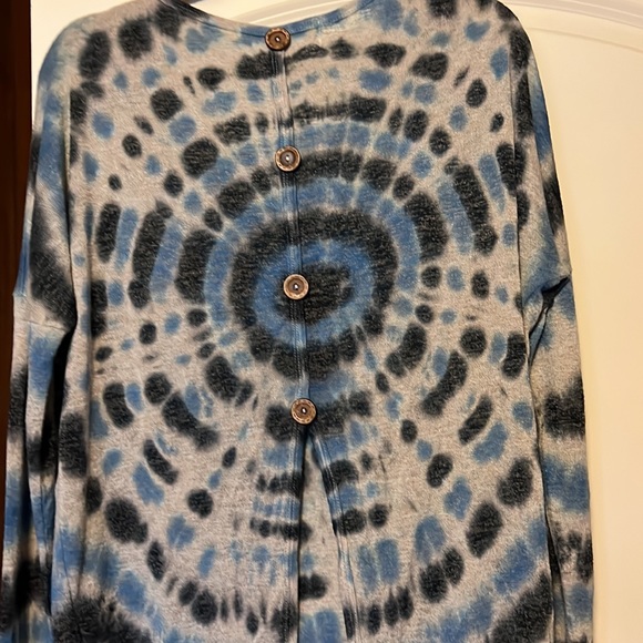 Top - Picture 3 of 5